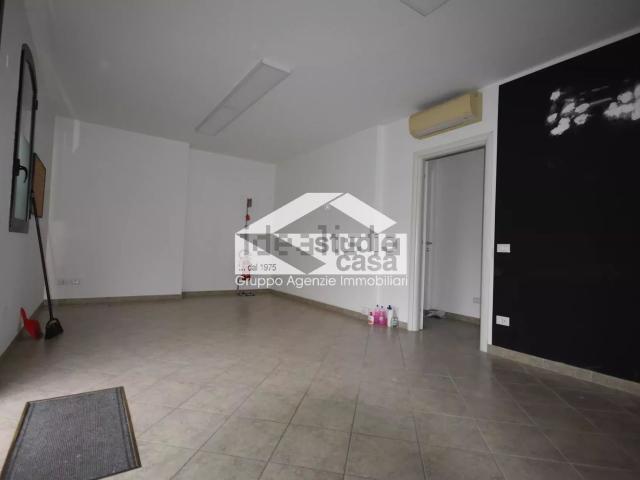 Locale Commerciale in affitto a Offanengo, Lombardia