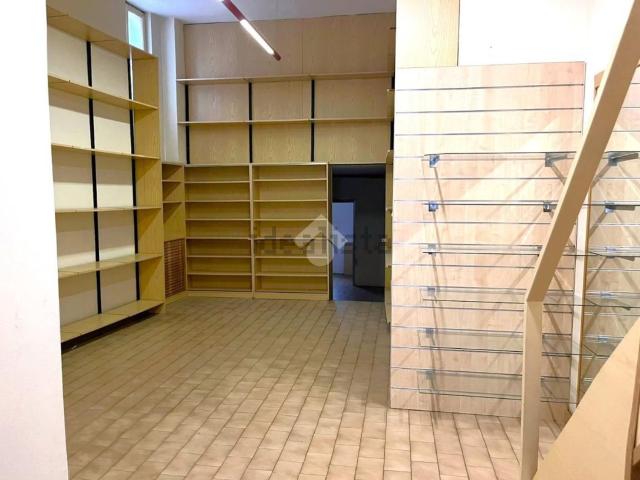 Locale Commerciale in affitto a Campoledro, Sondrio