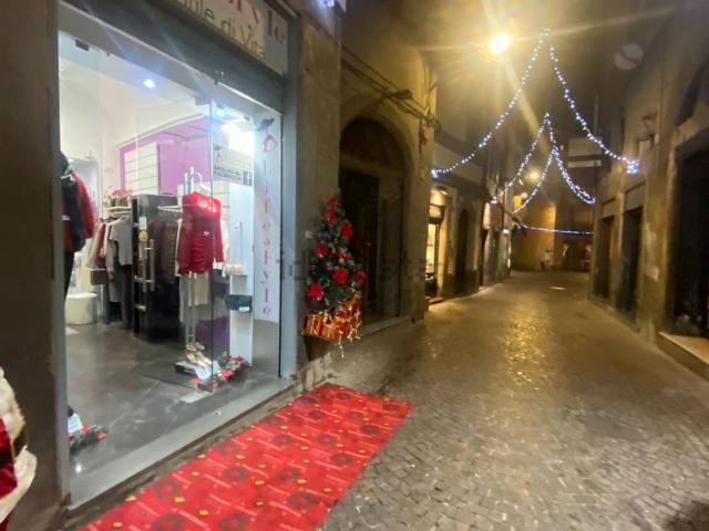 Locale Commerciale in affitto a Viterbo, Lazio