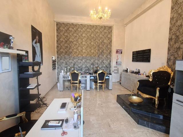 Locale Commerciale in affitto a Cappuccini, Viterbo