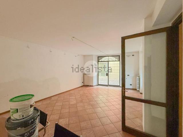 Locale Commerciale in affitto a Treviglio, Lombardia