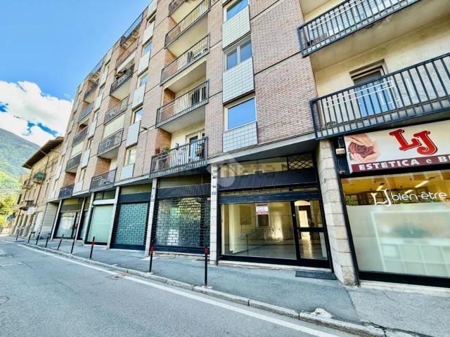 Locale Commerciale in affitto a Aosta