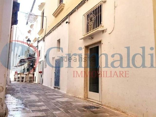 Locale Commerciale in affitto a Puglia, Lecce