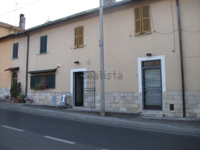 Locale Commerciale in affitto a Stroncone, Umbria