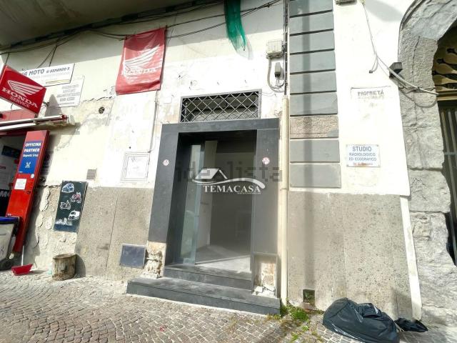 Locale Commerciale in affitto a Rione Ortodonico, Pozzuoli