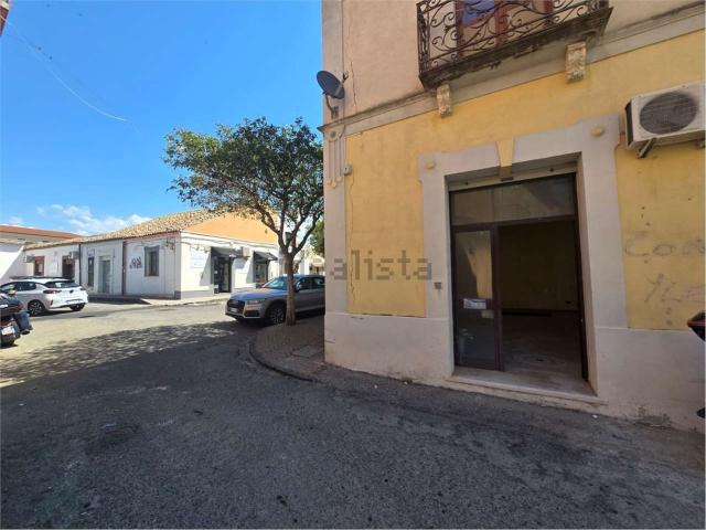 Locale Commerciale in affitto a Calabria, Catanzaro