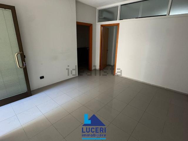 Locale Commerciale in affitto a Puglia, Lecce