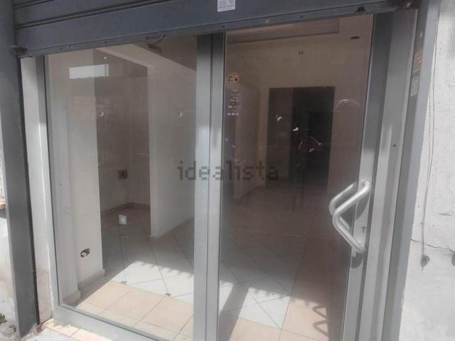 Locale Commerciale in affitto a Camaldoli, Pianura