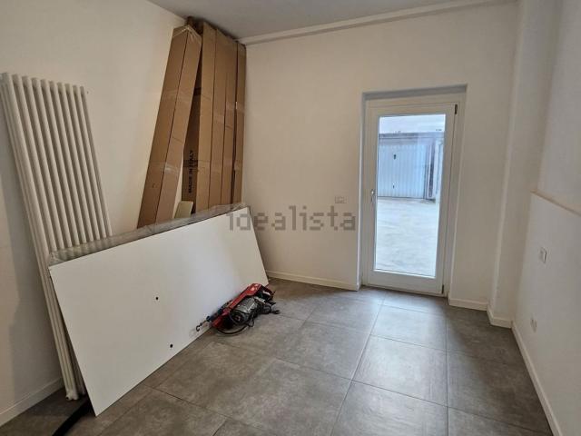 Locale Commerciale in affitto a Sud-Est, Brenzone
