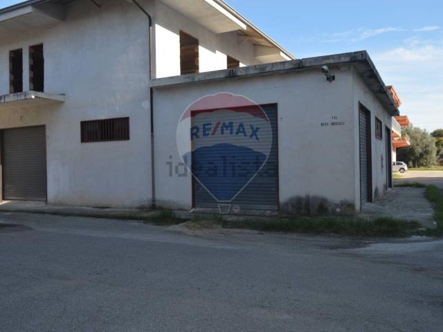 Locale Commerciale in affitto a Corigliano-Rossano, Calabria