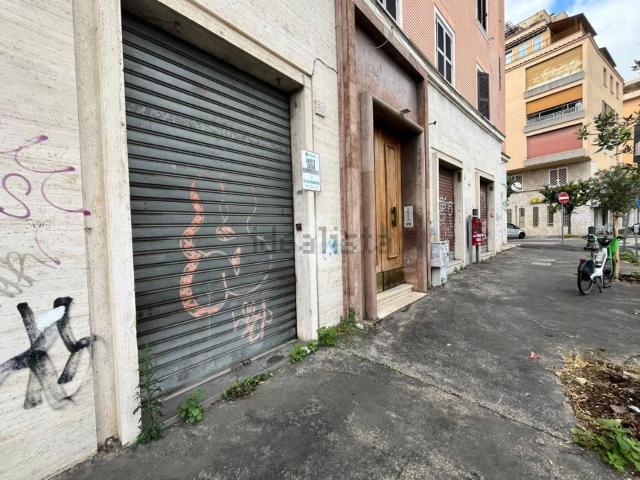 Locale Commerciale in affitto a Municipio Roma II, Roma Capitale