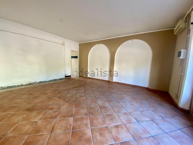 Locale Commerciale in affitto a Santa Margherita, Capannori