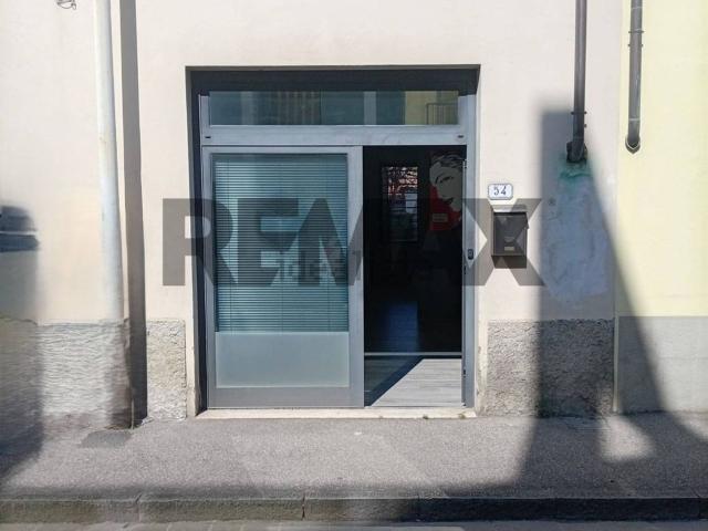 Locale Commerciale in affitto a Unione dei Comuni Circondario dell'Empolese Valdelsa, Empoli