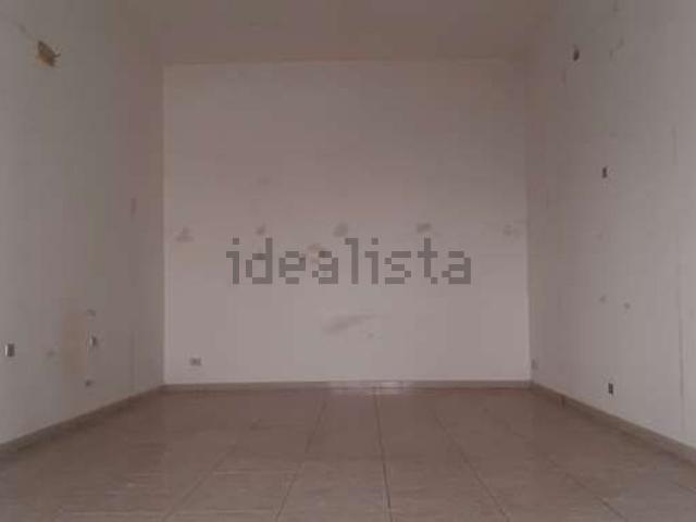 Locale Commerciale in affitto a Puglia, Bari