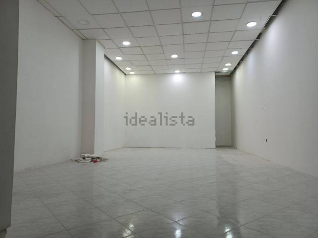 Locale Commerciale in affitto a Pomigliano D'arco, Campania