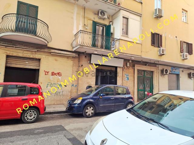 Locale Commerciale in affitto a Municipalità 10, Campania