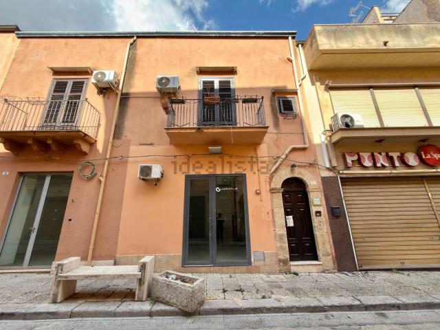 Locale Commerciale in affitto a Partinico, Sicilia