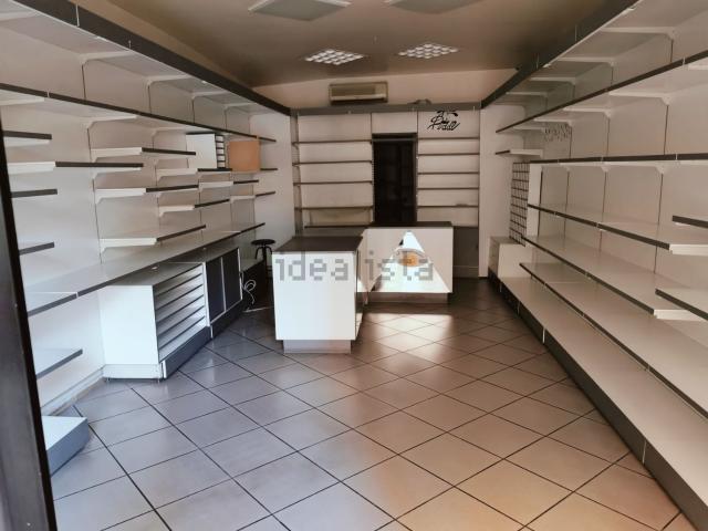 Locale Commerciale in affitto a Nuovo Circondario Imolese, Castel San Pietro Terme