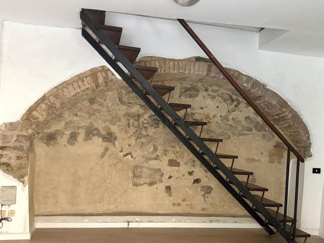 Locale Commerciale in affitto a Izzalini, Umbria