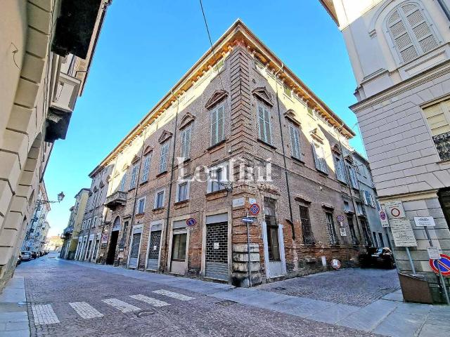 Locale Commerciale in affitto a Oltreponte, Piemonte