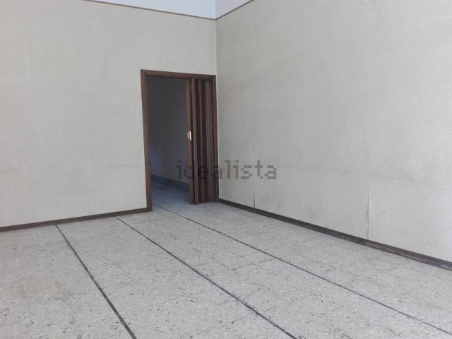 Locale Commerciale in affitto a Oltrarno, Calcinaia
