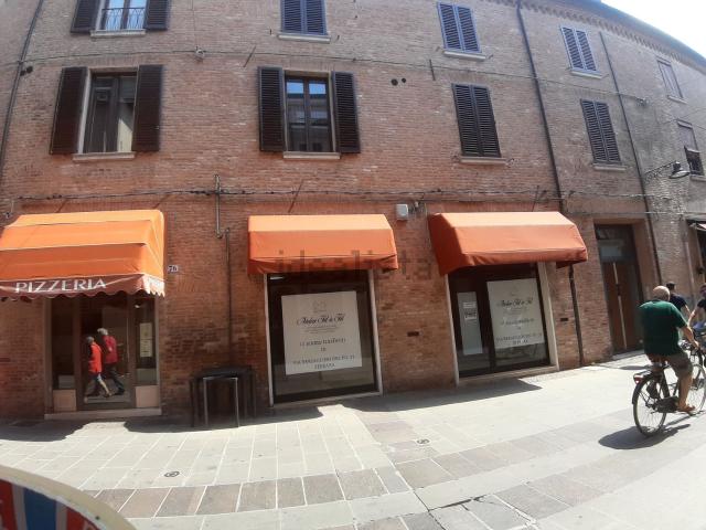 Locale Commerciale in affitto a Centro storico, Ferrara