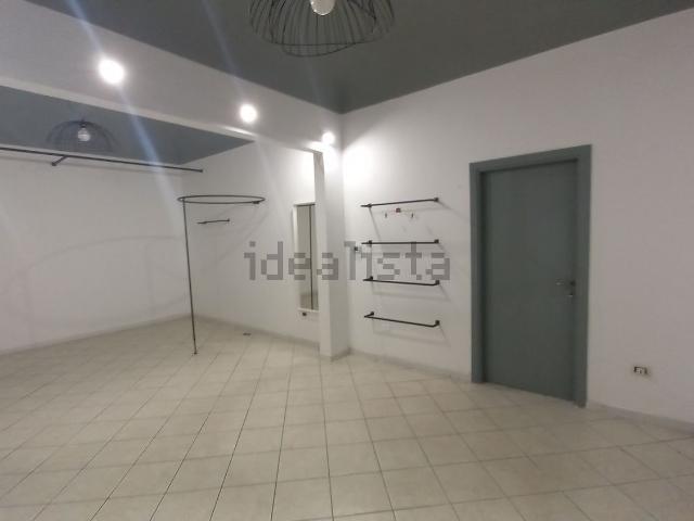 Locale Commerciale in affitto a Pescara, Abruzzo