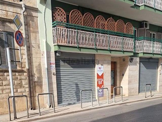 Locale Commerciale in affitto a Puglia, Bari