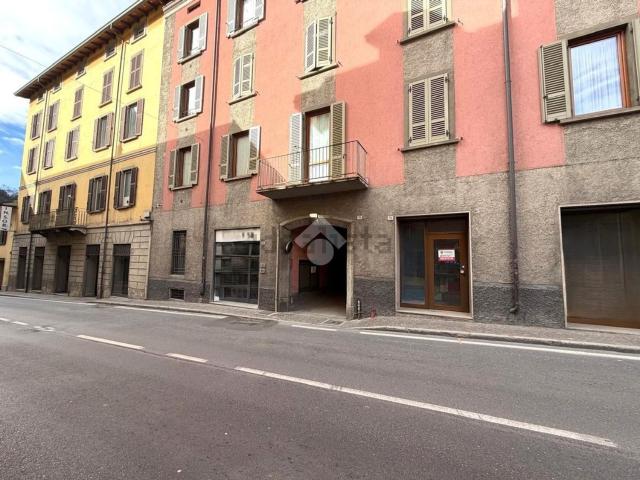 Locale Commerciale in affitto a Comunità montana della valle Camonica, Breno