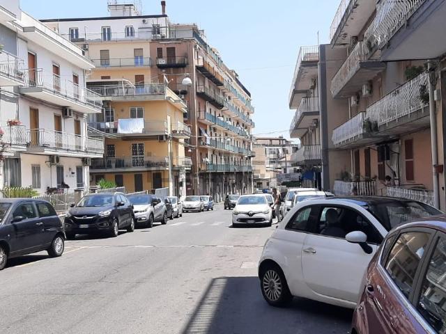 Locale Commerciale in affitto a Sciarelle, Acireale