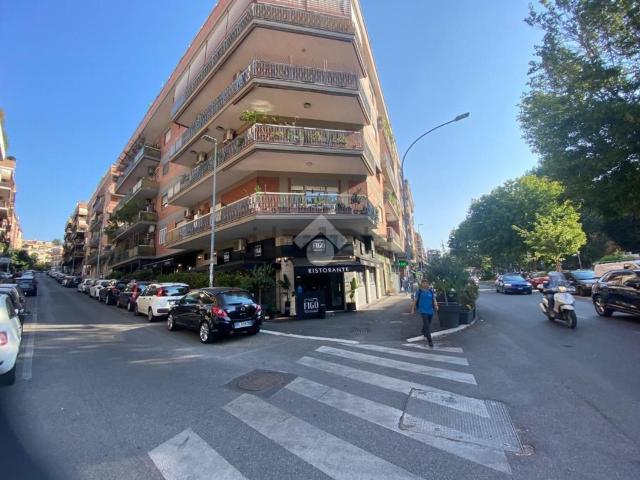 Locale Commerciale in affitto a Municipio Roma III, Roma Capitale