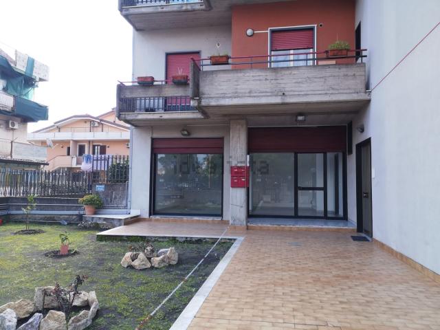 Locale Commerciale in affitto a Gravina Di Catania, Sicilia