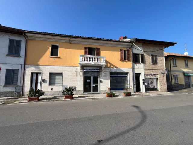 Locale Commerciale in affitto a Marzano, Lombardia