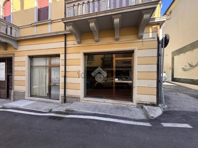 Locale Commerciale in affitto a Valdobbiadene, Veneto
