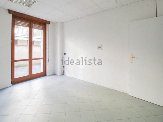 Locale Commerciale in affitto a Unione dei Comuni Bassa Bresciana Occidentale, Orzinuovi
