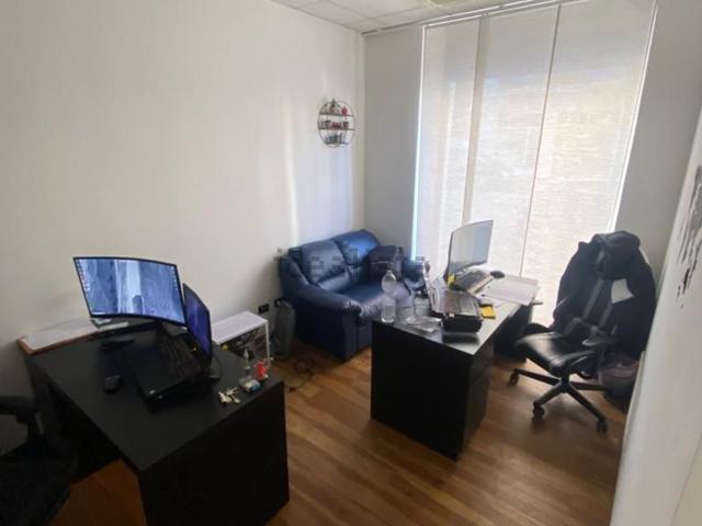 Locale Commerciale in affitto a Circoscrizione 2, Piemonte