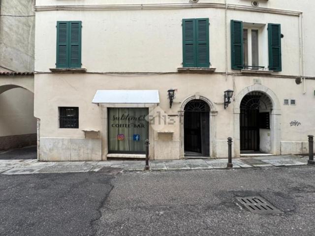 Locale Commerciale in affitto a Zona Centro, Brescia