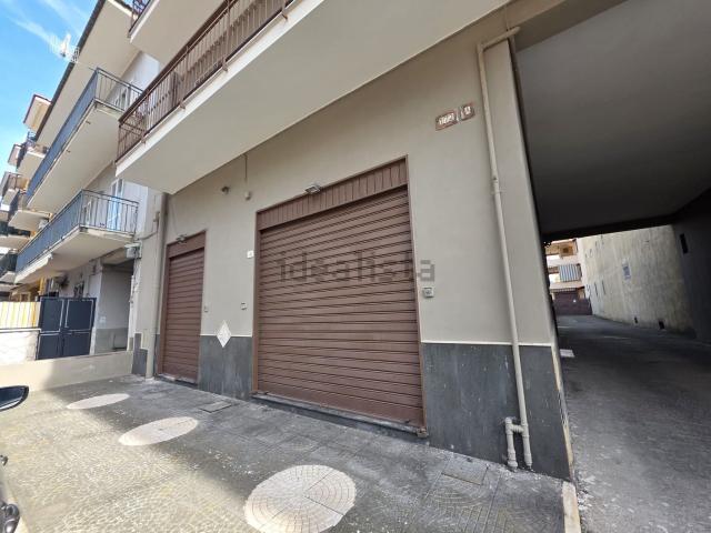Locale Commerciale in affitto a Pioppaino, Castellammare Di Stabia