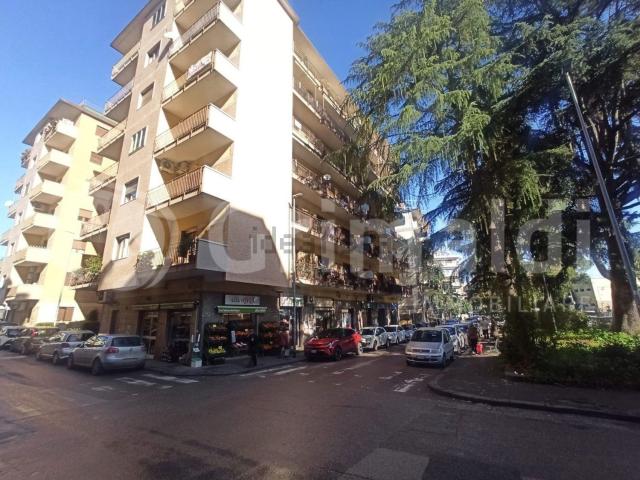 Locale Commerciale in affitto a Mellusi-Atlantici, Benevento