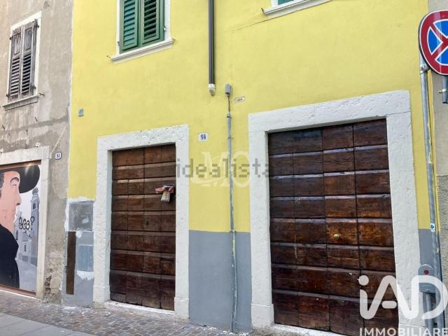 Locale Commerciale in affitto a Comunità della Vallagarina, Ala