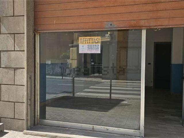 Locale Commerciale in affitto a Ri Alto, Chiavari