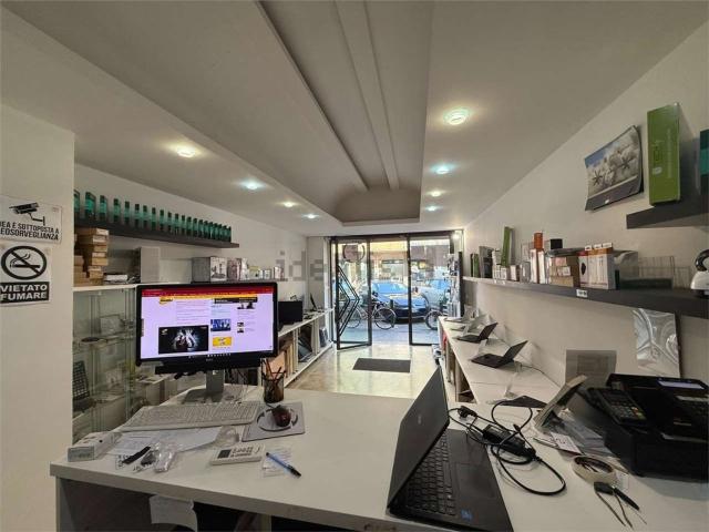 Locale Commerciale in affitto a Buon Pastore-Sant'Agnese-San Damaso, Modena