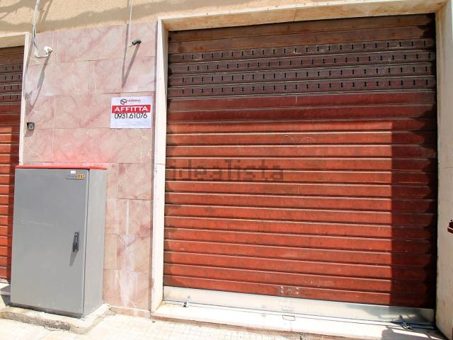 Locale Commerciale in affitto a Acradina, Siracusa