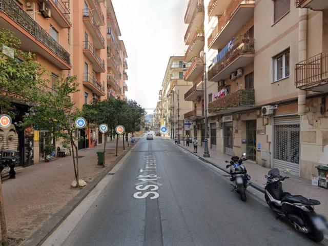 Locale Commerciale in affitto a Salerno, Pastena