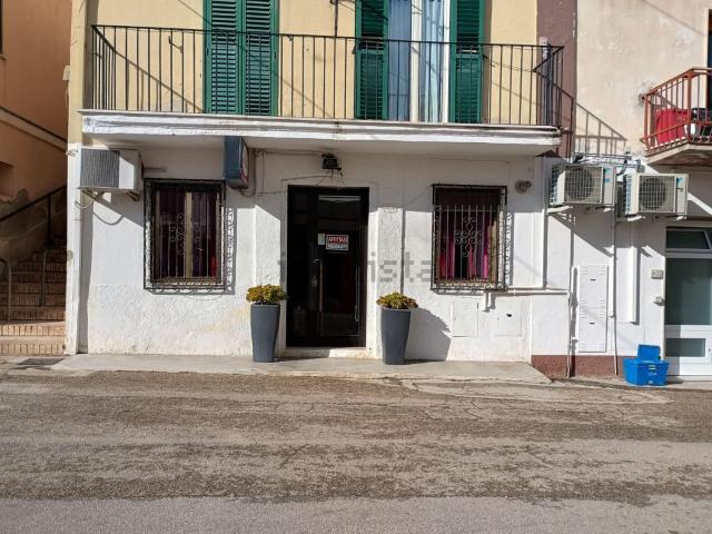 Locale Commerciale in affitto a Nocciano, Abruzzo