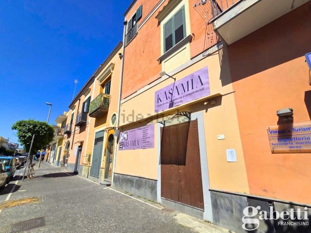 Locale Commerciale in affitto a Pomigliano D'arco, Campania
