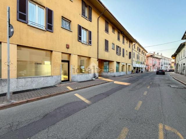 Locale Commerciale in affitto a Castiglione D'adda, Lombardia