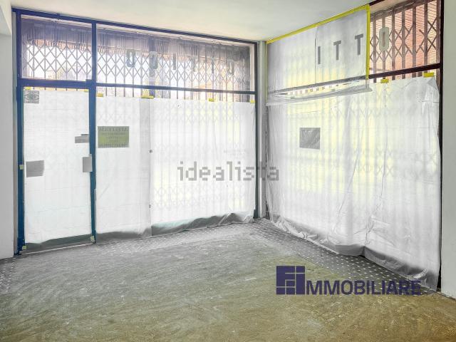 Locale Commerciale in affitto a Angera, Lombardia