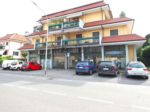 Locale Commerciale in affitto a Bellinzago Lombardo, Lombardia