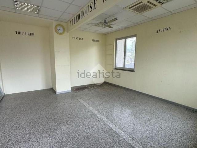 Locale Commerciale in affitto a Trescore Balneario, Lombardia